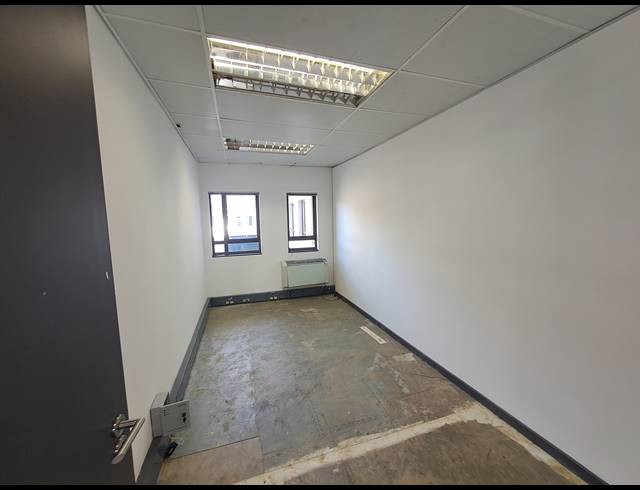 423M² OFFICE TO LET IN HYDE PARK
